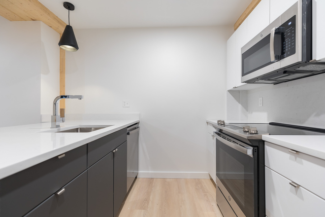 x - Lux East Lenox 2 Bed South End Apartments