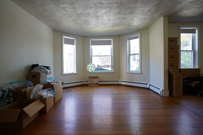 1 - SEPT 2025 NO FEE?2bed off Beacon?H/HW Includ.?Cats ok?Parking for Rent