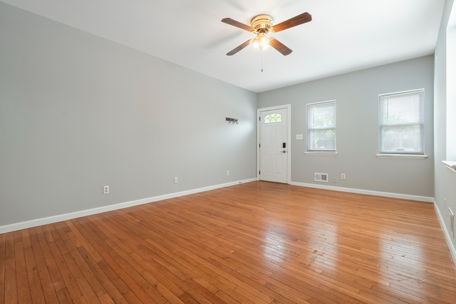 living room - Urban retreat in the heart of Butchers Hill! Townhome