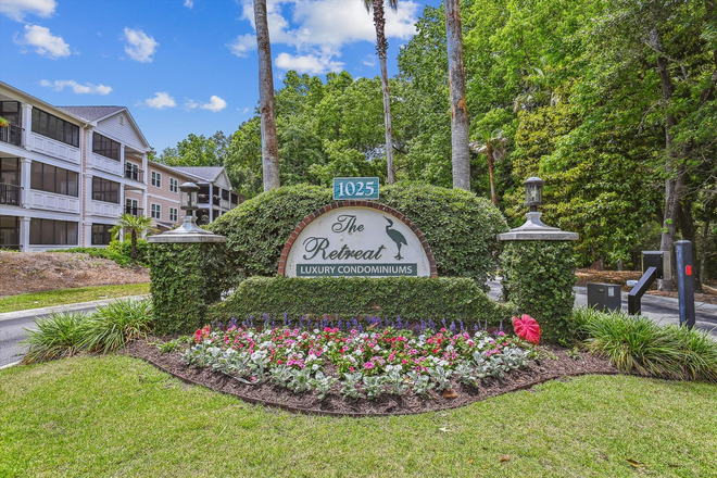 The Retreat - gated entrance - The Retreat at Riverland Woods Condo