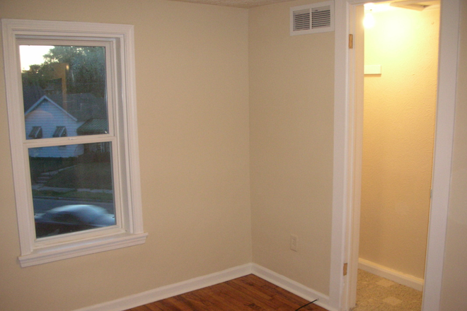 Bedroom - 740 South Bend Ave - Closest House to Campus, Walking distance from Notre Dame Campus