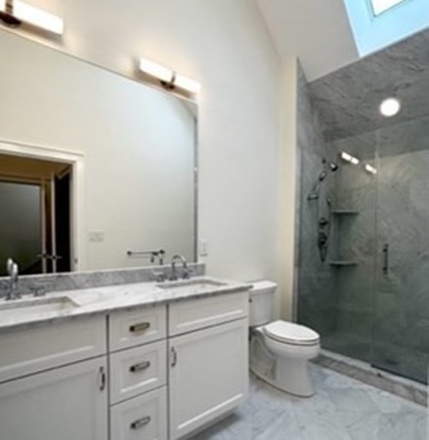 - - Short Drive to Campus!  Luxury 3 bed 3 bath Home w/ Laundry & Parking