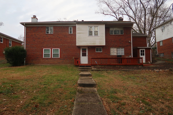 Back Yard - 7804 temple St (whole house for rent)