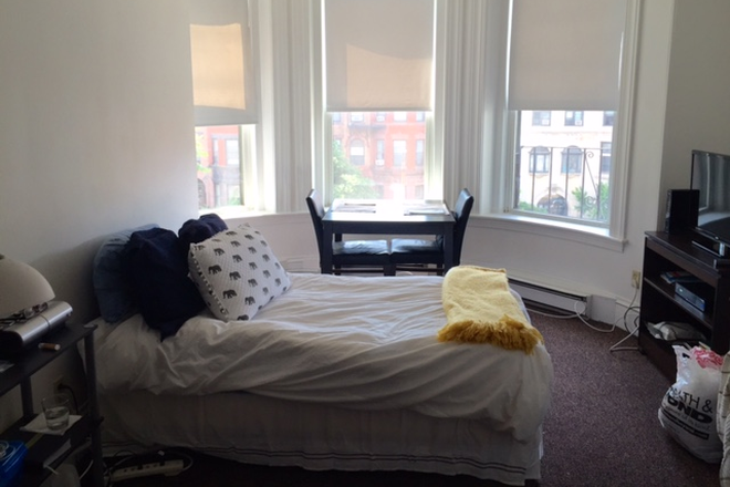 hubrealtyproperties.com - Lovely studio with 3 big windows facing Beacon St, on the Green Line T Apartments