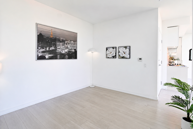 Living/Bed Space - Modern Condo Living Downtown Vaughan!
