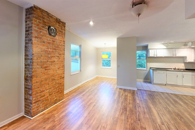 Living room - 2667 Bellevue Ave Triplex