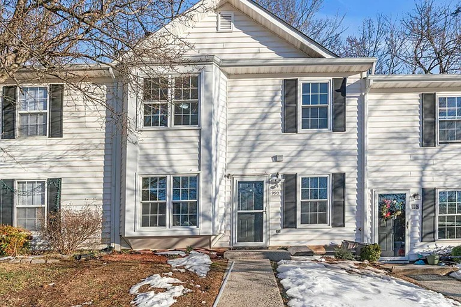 Exterior - 3 Bed 2.5 Bath Entire Townhome - Available Now!!