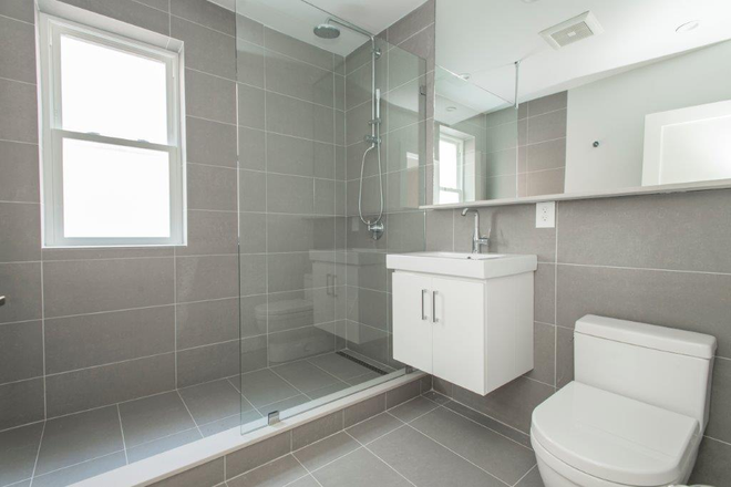 hubrealtyproperties.com - Bright 3 bedroom, move in before Fall classes begin, walk to campus Apartments