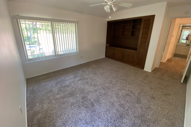 Office/den - Rooms in canyon crest Condo