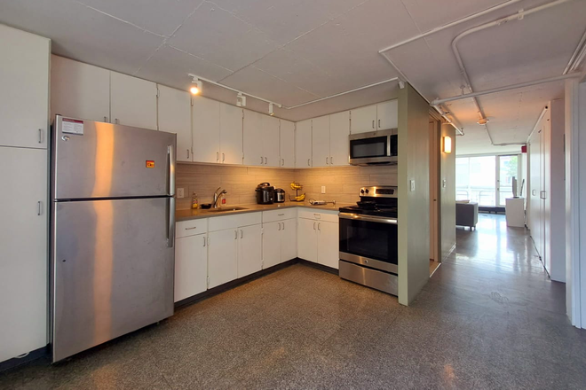 Kitchen - Room in sunny 2 Bed 1 Bath Apartment