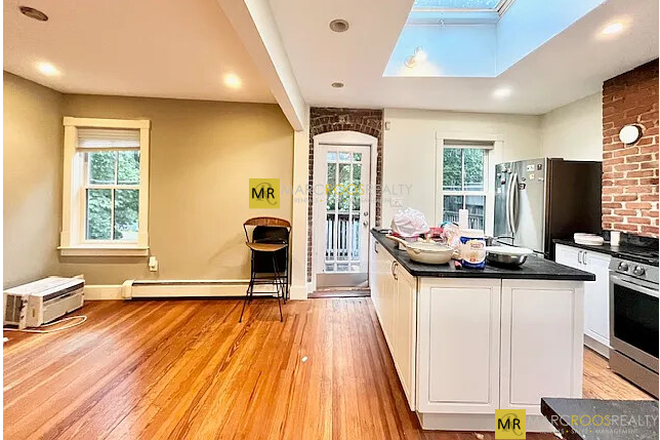 Call NOW for showings! 617-236-8600 - HIGHLAND ST - HUGE *NO FEE* FORT HILL LUXE RENOVATED 6BR FOR *9/1/2026* W/ IN UNIT LNDRY, 3 BATHS! Apartments