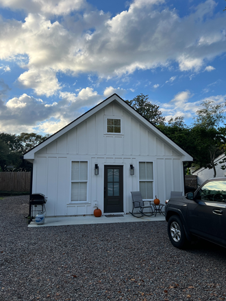 Outside - New, Fully Furnished, All-Inclusive Cottage (2 minute drive from MUSC) Apartments