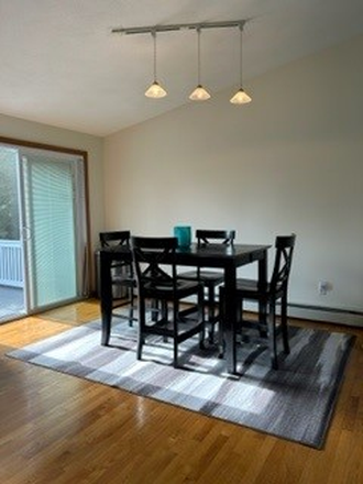 Dinner time - House by the River - 7.1 Miles from URI Main, 2.8 from Bay