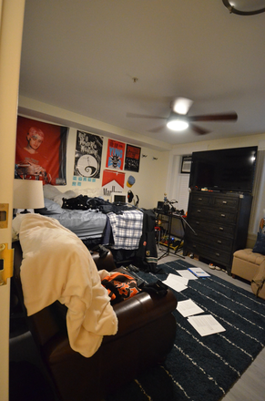 . - Awesome Studio in Great Location on Westland! Avail 9/1