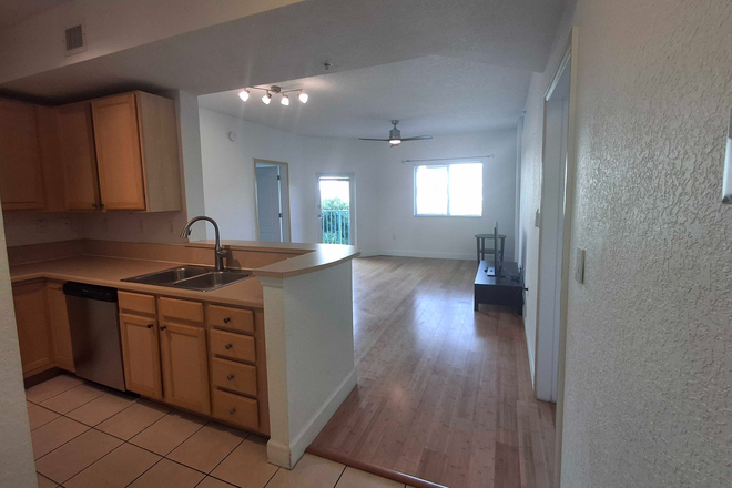 Kitchen - WALKING DISTANCE FROM UM 2 BEDROOMS 2 FULL BATHS SPLIT FLOORPLAN Condo