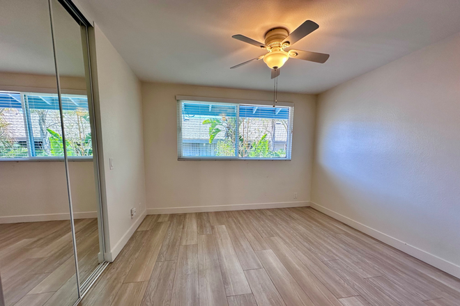 Bedroom - La Jolla/ UTC Room for rent
