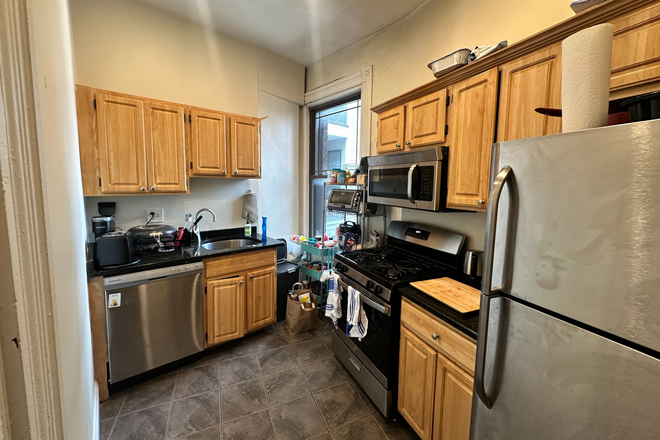 . - **NO BROKERS FEE!! Gorgeous 3 Bed / 1 Bath Avail. 9/1/26!! Apartments