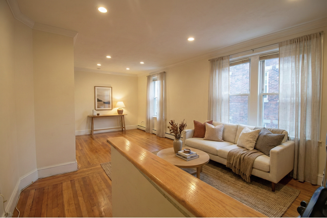 Unit - LUXURY!! NEW APPLIANCES! BEST LOCATION FOR BU!!! Condo