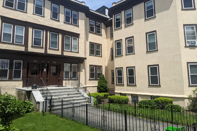 Exterior of building - Room Available in 3 Bedroom Apartment near Sutherland Road stop on Green Line B