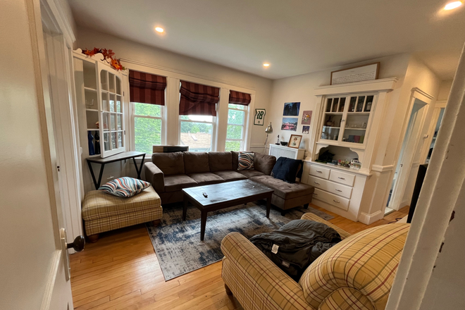 Living room - No Broker’s Fee - Beautiful 4 Bedroom Apartment Steps to Carmichael -