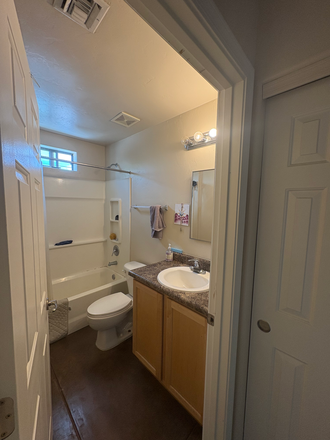Bathroom - Duplex walking distance to campus Duplex