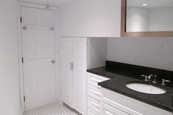 - - 1.5 BD 2BA | HOT WATER INCL | NO BROKER FEE!