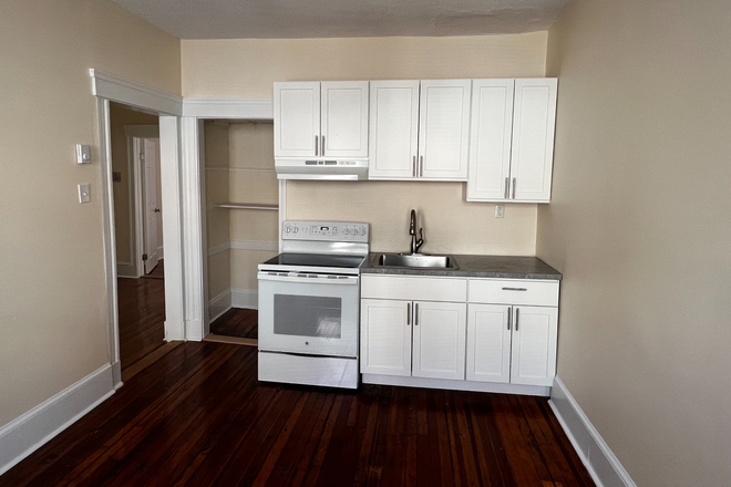 Kitchen - Huntington Ave 2 Bed Mission Hill Apartments