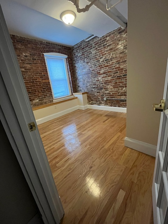 One BdRm on Garden Level - Majestic Apartments