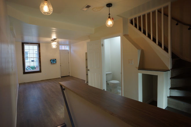 Living Room - Spacious Recently Renovated 3-bdrm, 3 bath rowhouse near B&O Museum