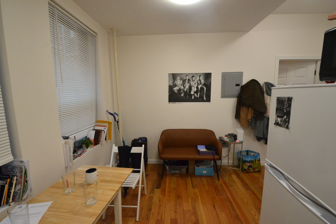 54 westland unit 6 - That one Bedroom Will allow 2 roommates ! Apartments