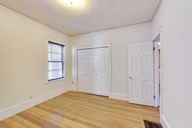 Bedroom - Room Available in 4-Bed/2-Bath – 7 min walk to  Tufts
