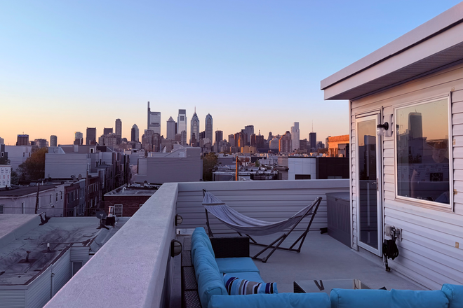 City view from roof deck wit lounge furniture. Large umbrella also included - Luxury 4BR Near Jefferson & Methodist | Furnished Townhome