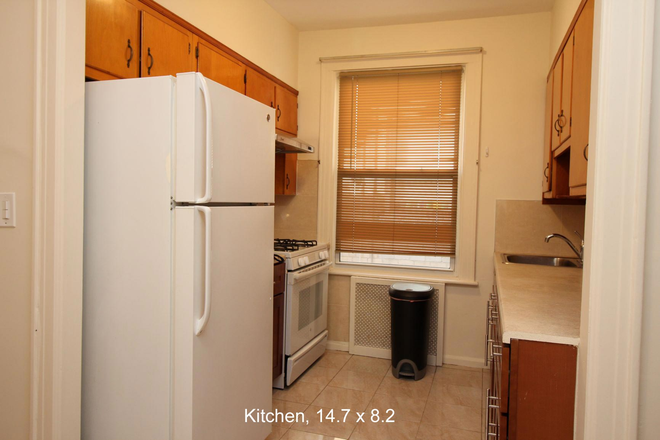Kitchen - $800 / 1BR in 3BR Apt – Share with NYU Grad Student & Alumnus