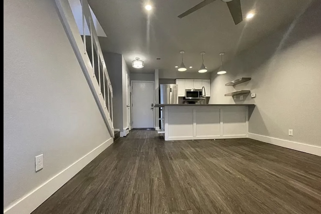 living room (pre TV and couch) - University Townhomes