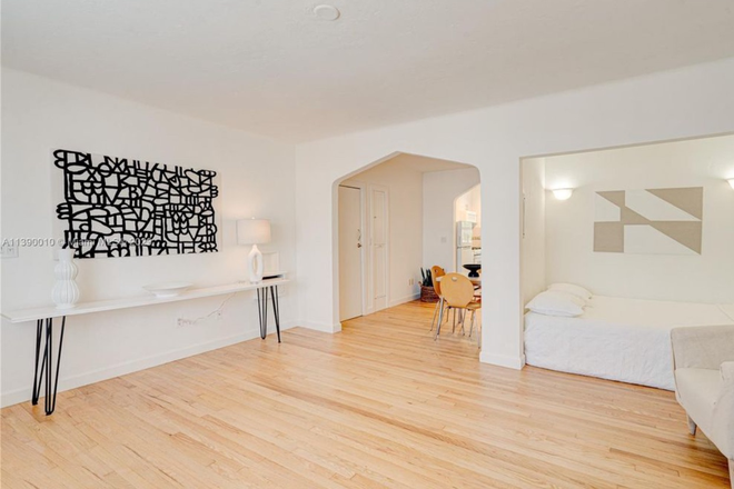 Entry way foyer - south beach flat Apartments
