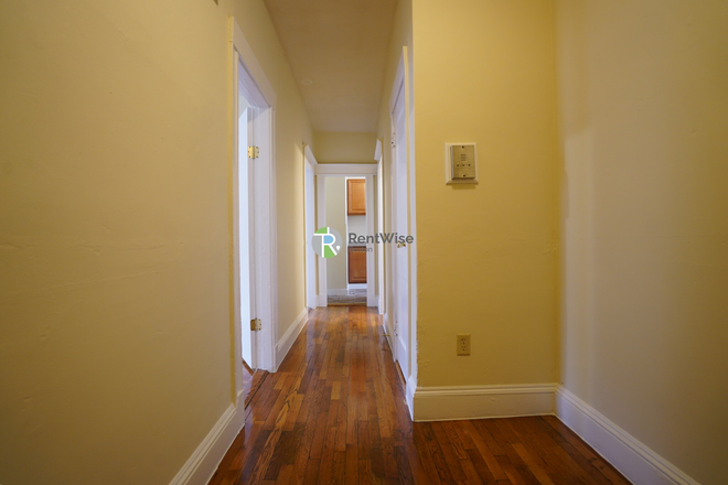 1 - OCTOBER 1st - Bright 1Bed w/ H/HW and laundry in-building on Greenline Apartments