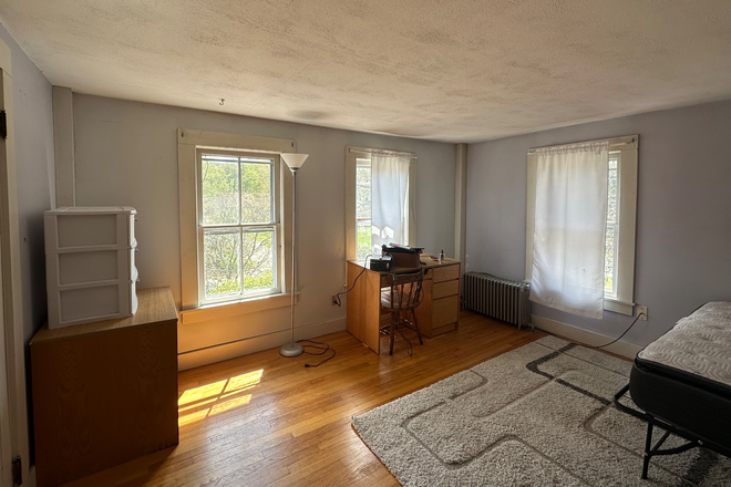 Smaller bedroom ($880) - 112 Depot Road House