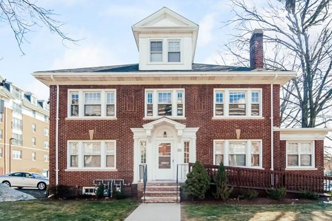 exterior - BC Grads/Law/Transfers! Gorgeous 1 bedrm unit on Brighton/Brookline line. Available 7/1, 8/1 or 9/