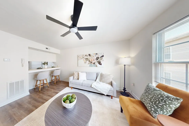 living room - 2 bd/ba to share at Cary Belvidere - in campus boundary Apartments