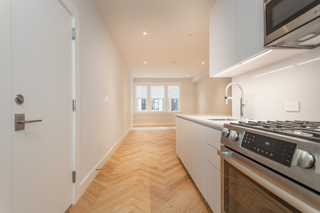 Visit hubrealtyproperties.com - Porter Square, newly renovated 1 bedroom with dishwasher, close to the T, free month rent Apartments