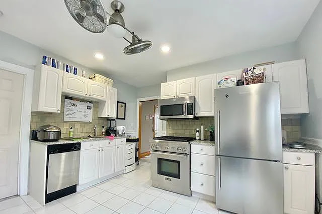 Call NOW for showings! 617-236-8600 - MARCELLA ST - LARGE FORT HILL 2BR + OFFICE OR 3BR W/ LNDRY IN BLDNG, EIK, DW, PORCH AVAIL *9/1/2025* Apartments