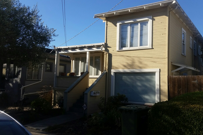 Outside street view - Sunny, Cheery 2 Bed/2 Bath home for rent