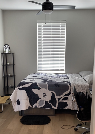 Hi! I am subleasing my furnished room at The Ridge from June 1st to late July: 📍📍The Ridge, 1945 Ridgewood Drive NE, 30307 📍Located on Em - One room in a 2B2B