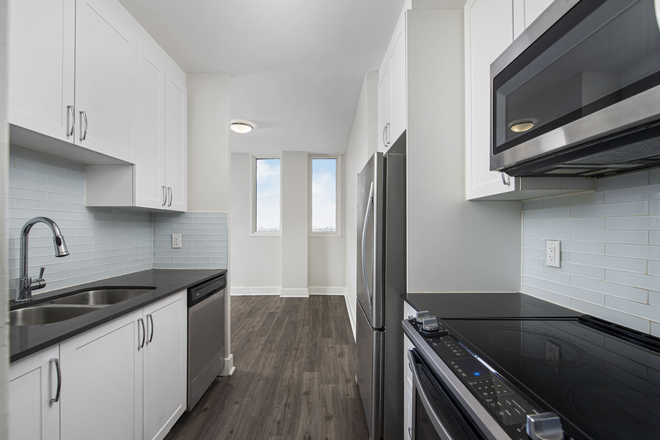 Kitchen - 70 Spadina Road, located in the heart of the Annex with a convenient subway entrance Apartments