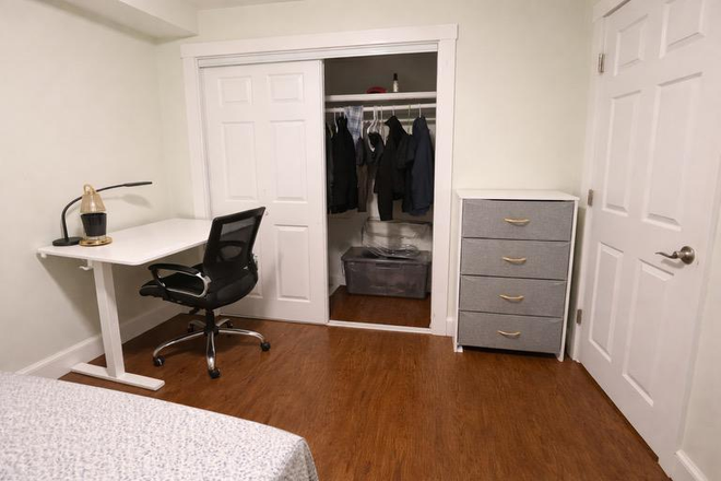 Bedroom (will be unfurnished) - Academic Year Lease: Furnished (or unfurnished) Bedrooms ~20 minute walk to MIT Condo