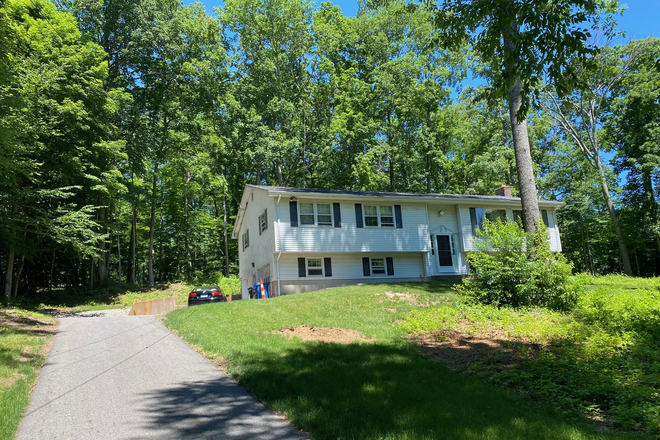 Exterior - Beautiful Neighborhood, Close to UConn, 4 beds, 2 &1/2 baths, living & family room, kitchen, garage