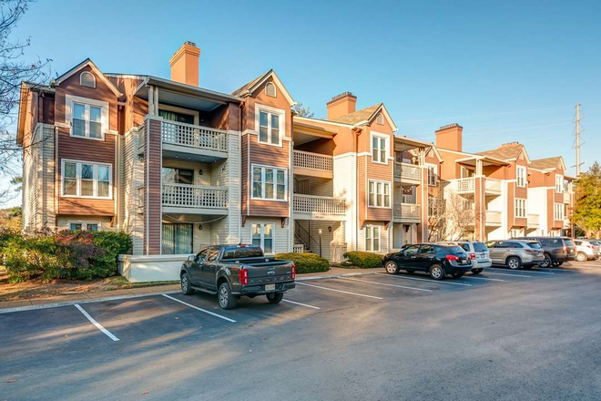 Outside - 2bed / 2bath Condo near campus