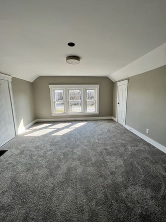 Bedroom 2 - PET FRIENDLY 2 BEDROOM WITH OFF STREET PARKING Triplex