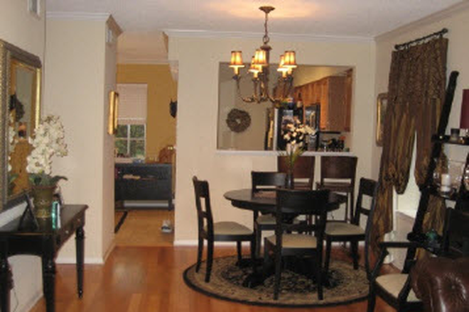 dining room - 2BD/1.5BA Midtown townhome with pool and laundry in quiet Central Gardens community with parking