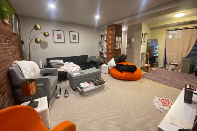 1 - 2 bedroom on Gainsborough St with a LIVING ROOM, in unit laundry, and AC, private patio